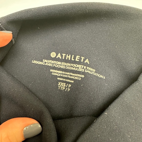 Athleta SALUTATION STASH HIGH RISE LEGGING Capri - Size XXS (NEW) - Picture 2 of 4